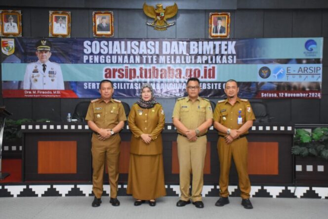 
 Buka Sosialisasi dan Bimtek Penggunaan TTE, Bayana : Pemanfaatan Teknologi Informasi Sangat Penting