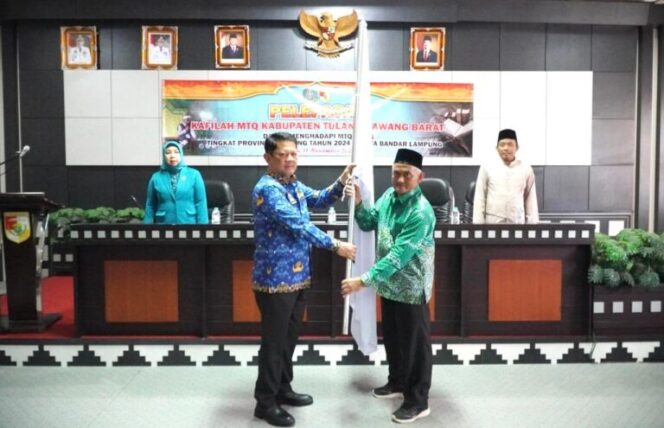 
 Pj. Bupati Tubaba Melepas Kafilah MTQ Ke -51