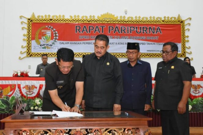 
 Raperda APBD Tulang Bawang Barat TA 2025 Disahkan