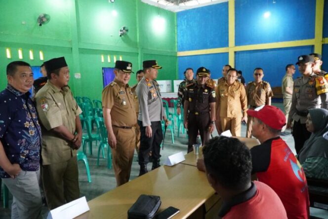 
 Pastikan Pilkada Berjalan Tertib, M. Firsada Tinjau Kesiapan TPS
