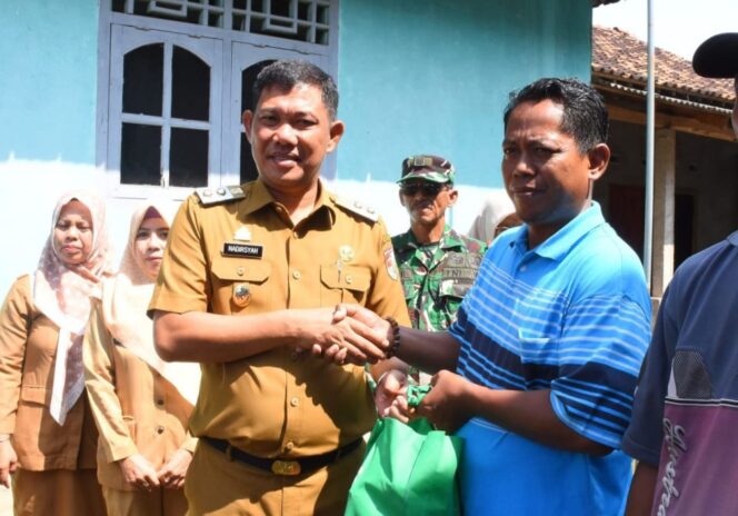 
 Peduli Korban Angin Puting Beliung, Wabup Nadirsyah Bersama BAZNAS Salurkan Bantuan