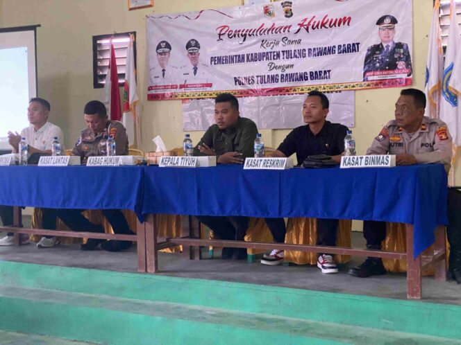 
 Polres Tulang Bawang Barat Gelar Penyuluhan Hukum di Tiyuh Margo Mulyo agar Warga Memiliki Wawasan dan Sadar Hukum