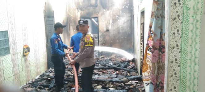 
 Sijago merah Ngamuk, Melahap Satu Rumah Warga Tiyuh Pagar dewa