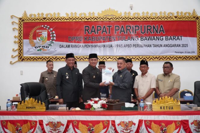 
 DPRD Tubaba Gelar Rapat Paripurna Penyampaian KUA – PPAS APBD Perubahan Anggaran Tahun 2025