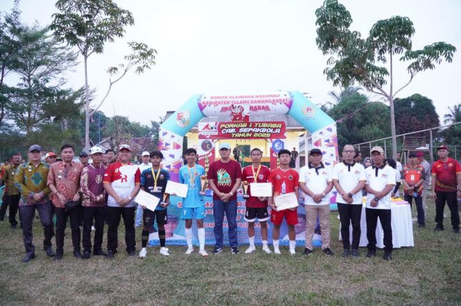 
 Bupati Novriwan Jaya Hadiri Final Sepak Bola PORKAB, Tekankan Komitmen Majukan Olahraga Tubaba