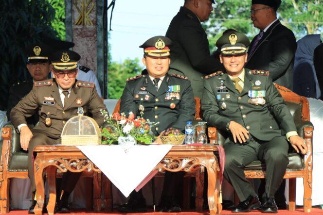 
 Kapolres Tulang Bawang Barat Hadiri Upacara Penurunan Bendera Dalam Rangka Hari Ulang Tahun Kemerdekaan RI Ke-80