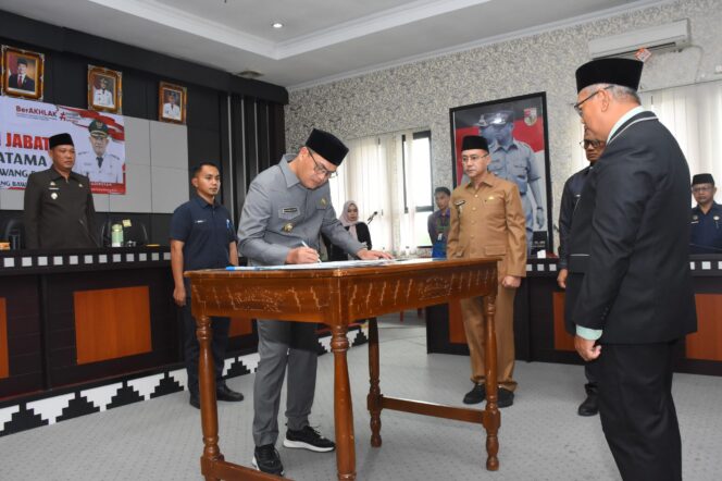 
 Bupati Tubaba Lantik 13 Pejabat Eselon II, Tekankan Peningkatan Kinerja dan Penguatan Ekonomi Lokal