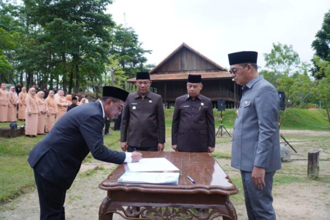 
 Bupati Tubaba Lantik Sekda dan Sejumlah Pejabat, Tekankan Profesionalisme dan Kolaborasi Birokrasi