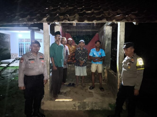 
 Personil Polsek Tulang Bawang Tengah, Gelar Patroli Siskamling Guna Cegah Gangguan Kamtibmas