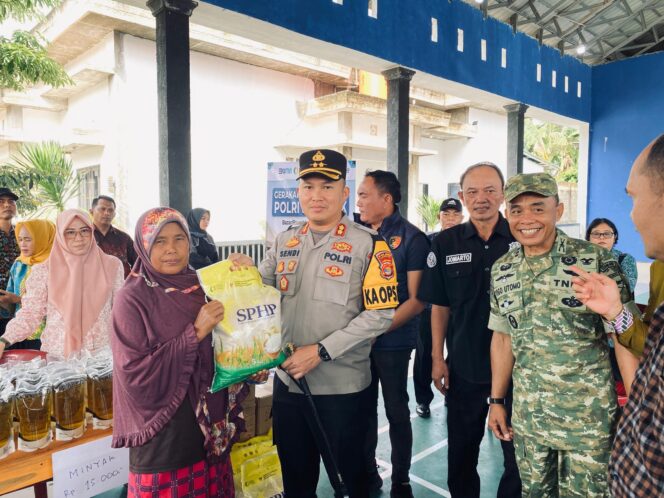 
 Gerakan Pangan Murah Polri Serentak, Polres Tulang Bawang Barat Hadir Untuk Bantu Masyarakat di Balai Tiyuh Candra Mukti