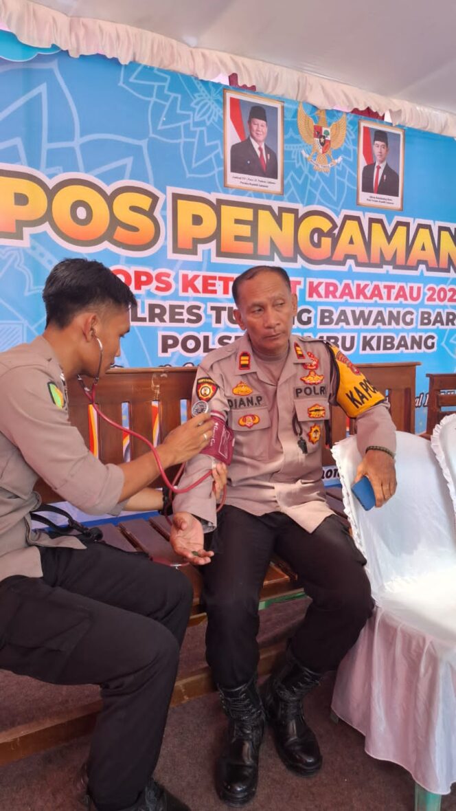 
 Ops Ketupat Krakatau 2026, Si Dokkes Polres Tulang Bawang Barat Gelar Patroli Kesehatan ke Pos Pengamanan