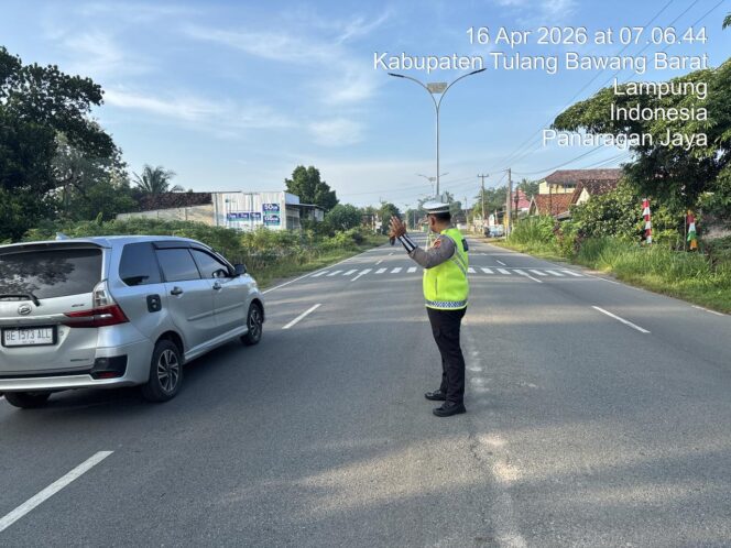 
 Wujud Pelayanan Prima, Sat lantas Polres Tulang Bawang Barat Laksanakan Pam Rawan Pagi Membantu Kelancaran Masyarakat