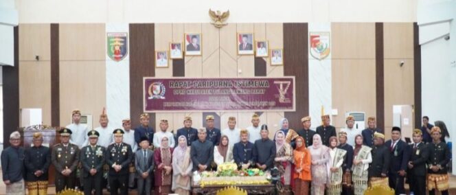 
 DPRD Tubaba Gelar Rapat Paripurna Istimewa Dalam Rangka Memperingati Hari Ulang Tahun ( HUT) ke – 17 Tahun Kabupaten Tulang Bawang Barat.